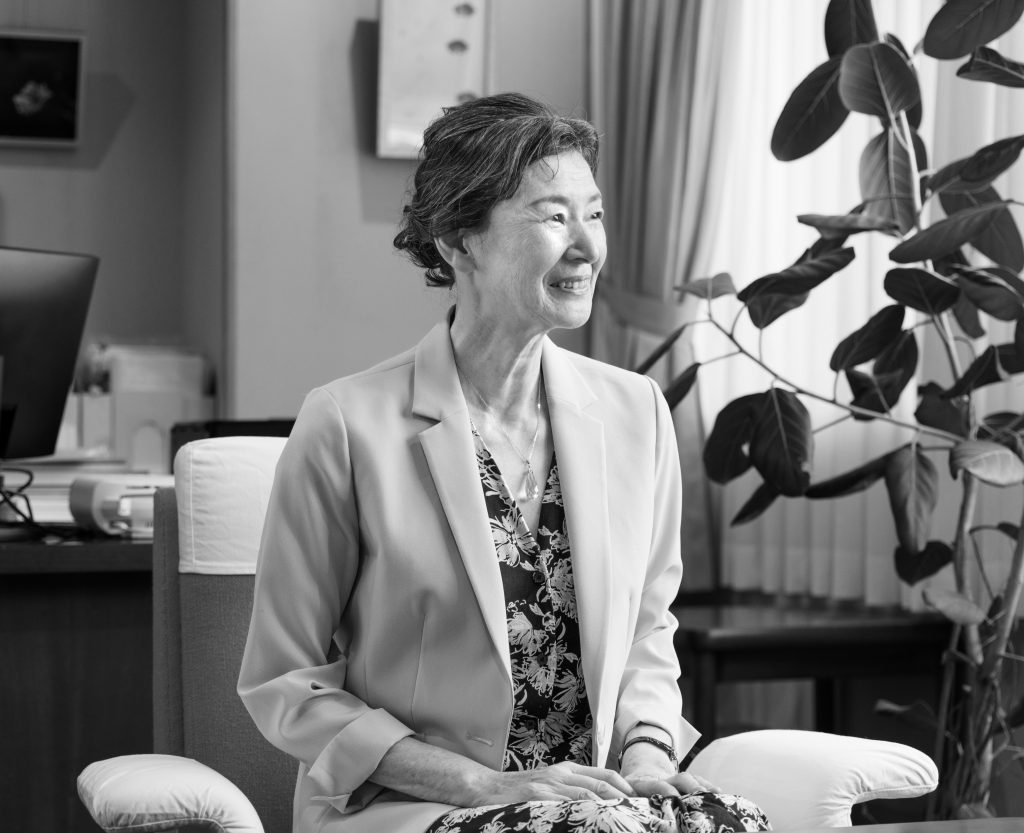 篠田節子