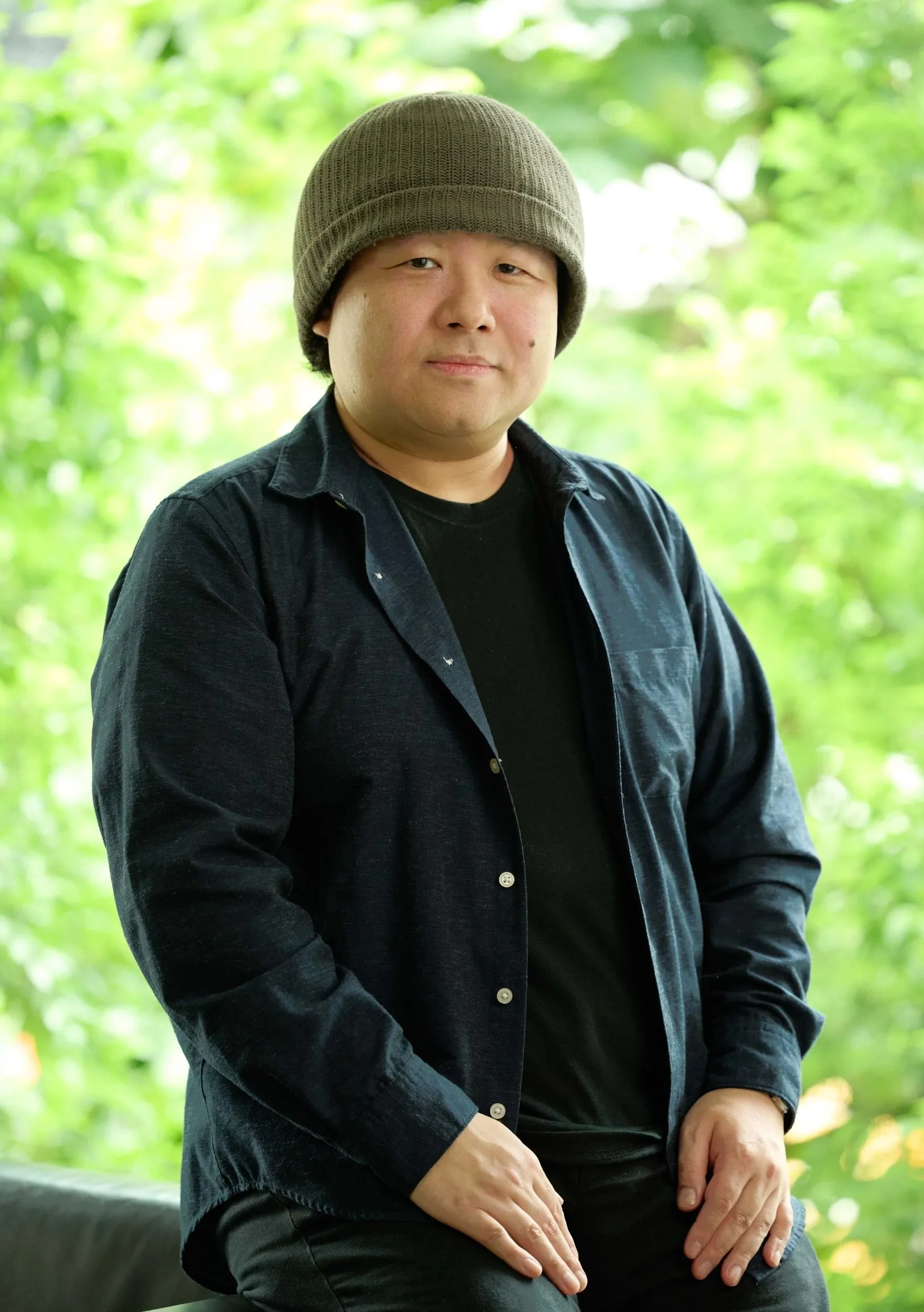 『あいつも誰かに殺される』刊行記念インタビュー　下村敦史「SNS時代の不透明な人間関係が謎と混乱を呼ぶミステリ」